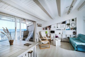 Télévision, cheminée