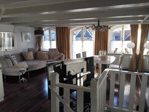 Smart TV, books, stereo, printers - Rent The Dutch Buoy, gorgeous 17th century canal house, 8 kms from Amsterdam. (Monnickendam)