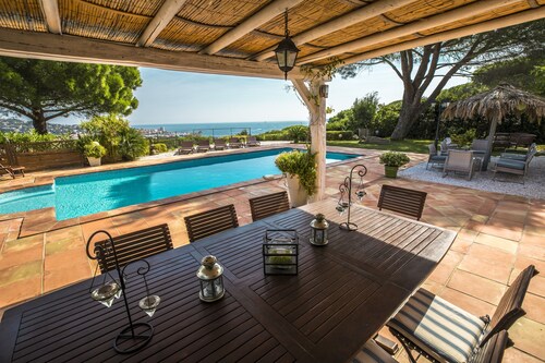 Villa Zen, piscine, Spa et vue panoramique sur le golfe de St Tropez