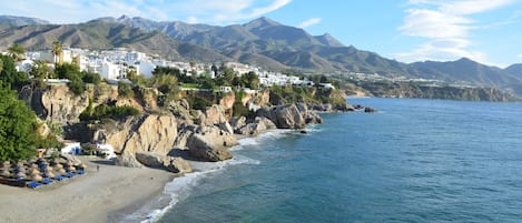 Una spiaggia nelle vicinanze