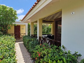 Property grounds - Luxury 6 person villa with private pool (Willemstad)