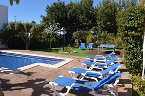 Outdoor pool - House with pool, barbacue and garden, to 1500 meters from the fine sandy beach (Cubelles)