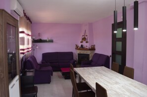 Dining - House with pool, barbacue and garden, to 1500 meters from the fine sandy beach (Cubelles)