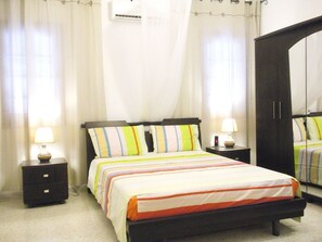 4 室のベッドルーム、セーフティボックス (室内)、アイロン / アイロン台、WiFi (無料)