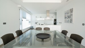Dining - Modern and bright Villa in Puerto Calero (Puerto Calero)