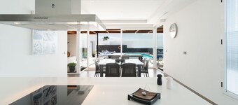 Modern and bright Villa in Puerto Calero