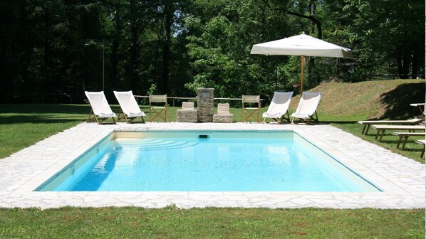 Outdoor pool, pool loungers