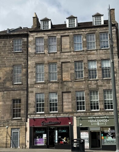 Beautiful and Spacious 3 Bedroom Apartment East End of Prince Street