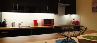 Beautiful and Spacious 3 Bedroom Apartment East End of Prince Street