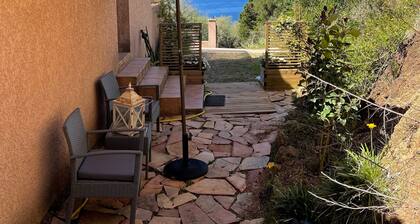 House with large terrace, garden and spectacular sea view. Very quite area.