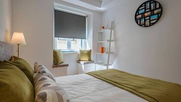 2 bedrooms, iron/ironing board, free Internet, bed sheets