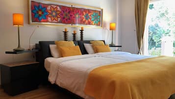 5 Schlafzimmer, Zimmersafe, Schreibtisch, Bügeleisen/Bügelbrett