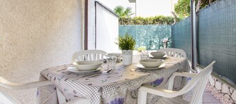 New ground floor apartment with large garden and private parking space