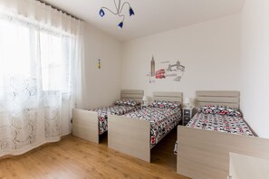 2 habitaciones, tabla de planchar con plancha, wifi y ropa de cama 