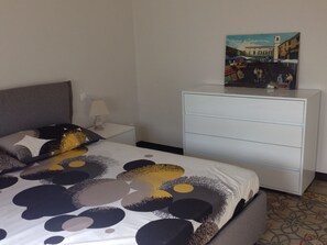 2 bedrooms, iron/ironing board, WiFi, bed sheets - Villa Rosa - A wonderful villa in liberty style on Lake Iseo (Iseo)