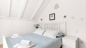 3 bedrooms, iron/ironing board, travel crib, free WiFi