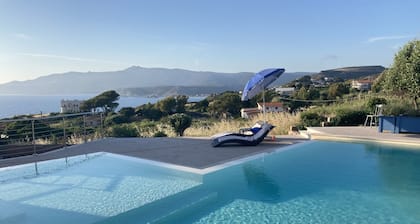 Maison familiale, piscine. 7 couchages (+2 enfants supplémentaires sur demande)
