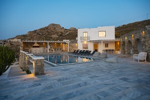 Outdoor pool, sun loungers
