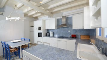 Refrigerador, microondas, horno, lavavajillas