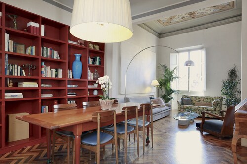 Great bright apartment in Florence, perfect for a family or a group!