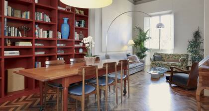 Great bright apartment in Florence, perfect for a family or a group!
