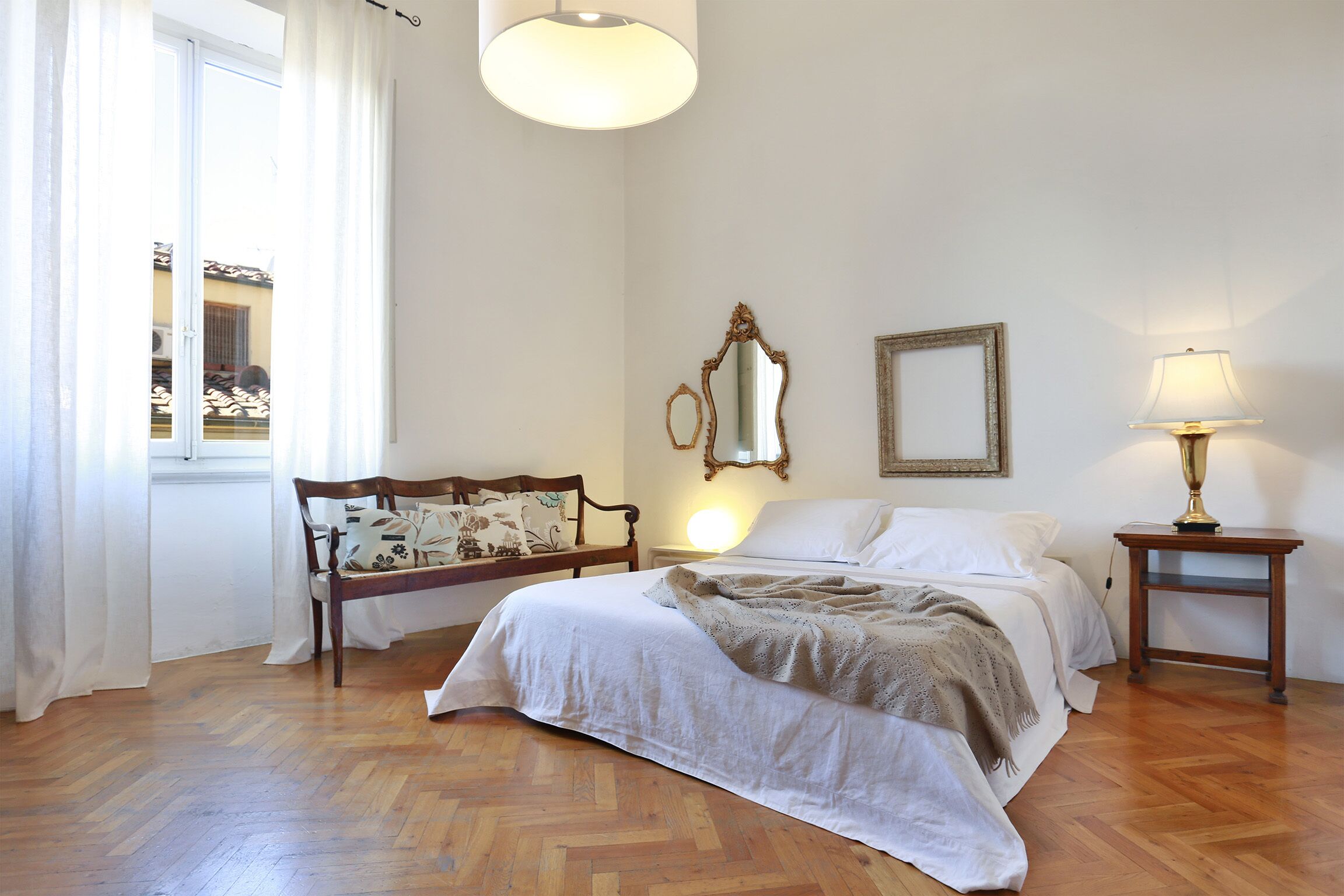 3 soverom, skrivebord, strykejern/-brett og wi-fi (inkludert)