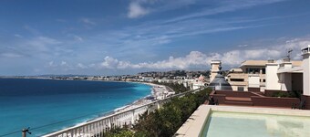 7 Promenade des Anglais-city centre Nice beach apartment with roof pool