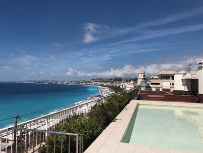 7 Promenade des Anglais-city centre Nice beach apartment with roof pool