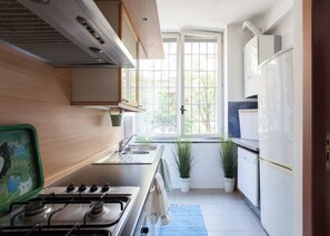 Kühlschrank, Ofen, Herdplatte, Geschirrspüler