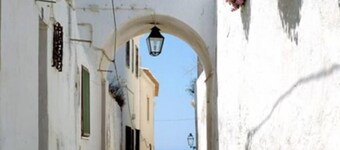 Deluxe apartment in Albufeira old town, 200m walk to beach, pool & parking