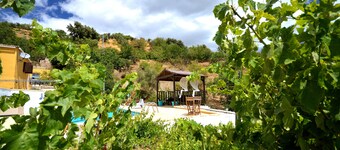 Beautiful villa with private pool and mountain’s view
Here, no time to rush!