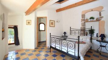 1 chambre, fer et planche Ă  repasser, Wi-Fi gratuit, draps fournis