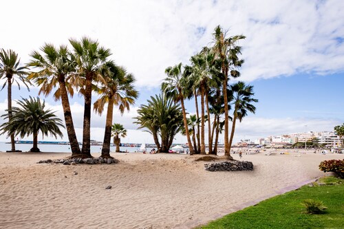 Los Cristianos - FREE WIFI- 2 bed 2 bathroom  Apt  Ground Floor Poolside 