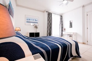 2 chambres, coffres-forts dans les chambres, fer et planche à repasser