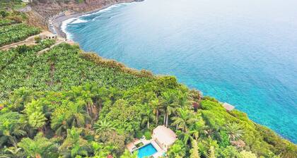 10.000 m2 Tropical peaceful Garden near the Sea, Pool & Sea Views