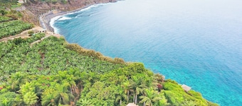 Absolut över havet, 10. 000 m2 tropisk trädgård, pool, havsutsikt