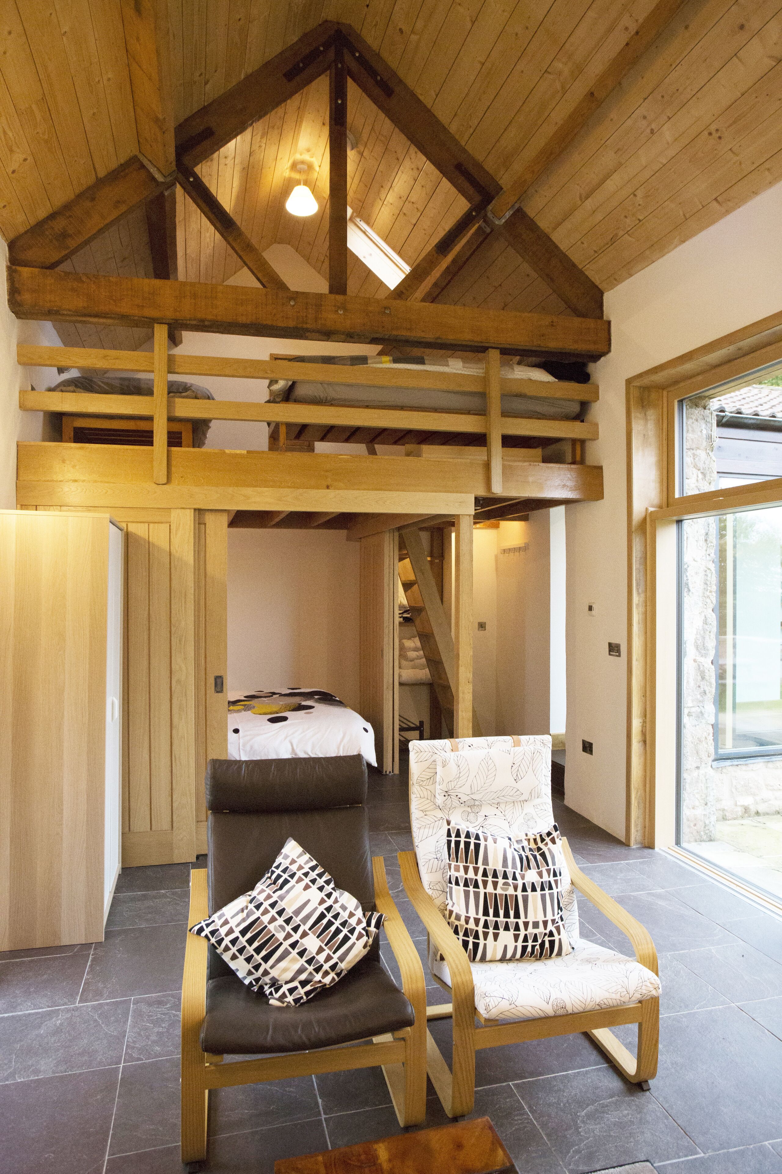 2 makuuhuonetta, työpöytä, silitysrauta/-lauta, ilmainen Wi-Fi