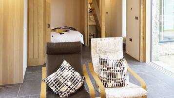 2 makuuhuonetta, työpöytä, silitysrauta/-lauta, ilmainen Wi-Fi