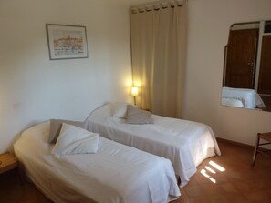 2 bedrooms, iron/ironing board, free WiFi, bed sheets - **Le ROUMEGOU** nice appartment in "LA FERME DU MOULIN ROUX" (Ramatuelle)