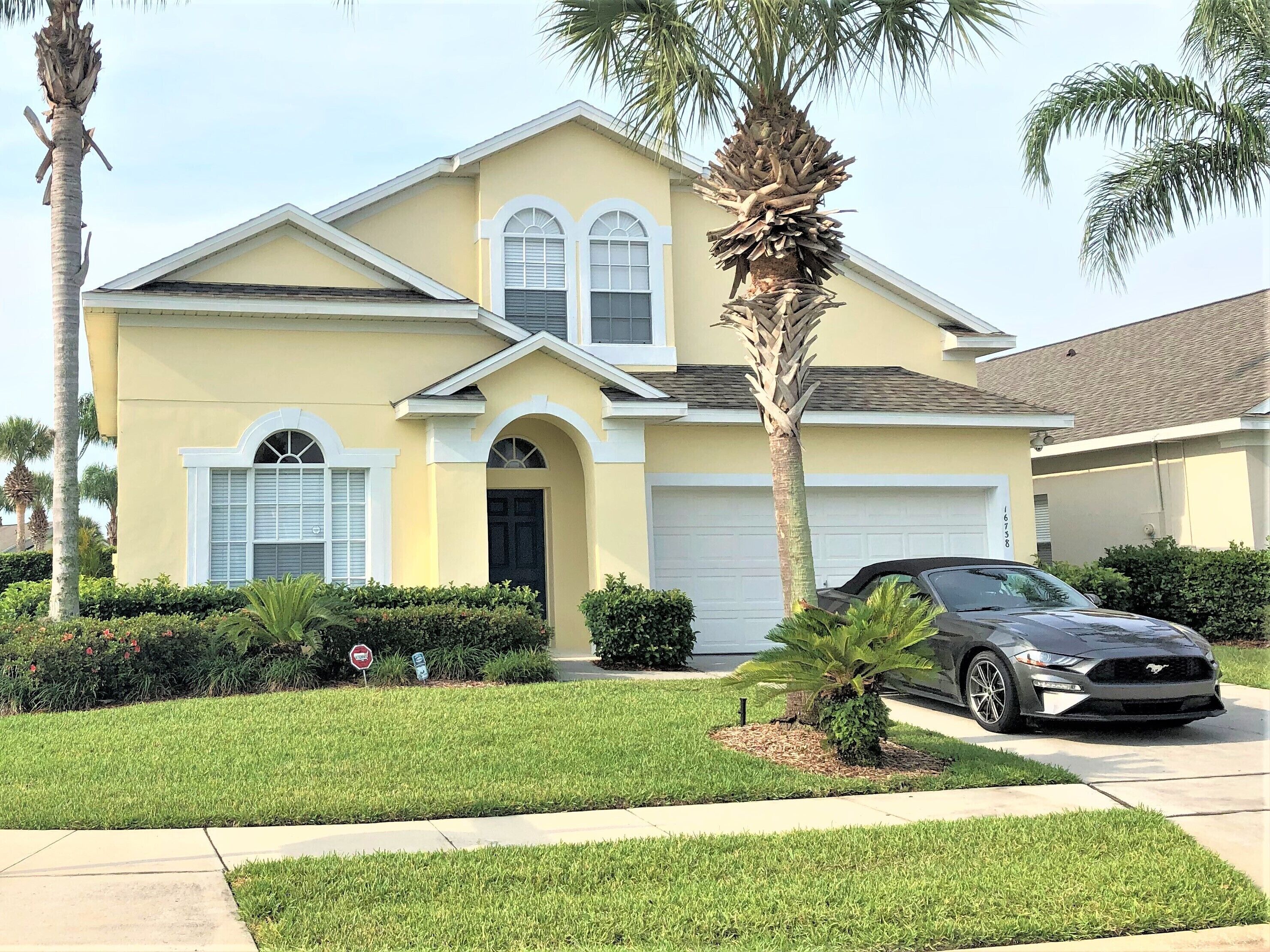 5 bed/3.5 bath /south facing pool & spa/amazing Kidz Den/2 king suites/WOW!!
