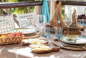Outdoor dining - ClickSardegna Villa Frangipani Retreat with swimming pool and covered verandas (Alghero)