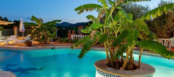 Prachtige villa Ramos in San Antonio Bay met BBQ en een groot zwembad