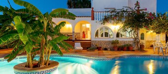 Vakker villa Ramos i San Antonio Bay med BBQ og stort basseng