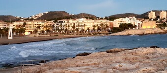 LOVELY FAMILY VILLA JUST A SHORT WALK TO THE BEACH AND TOWN.