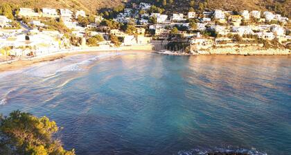 Ihana perhe Villa vain lyhyt kävelymatka rannalle ja.