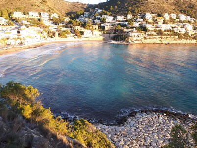 LOVELY FAMILY VILLA JUST A SHORT WALK TO THE BEACH AND TOWN.