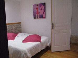 2 chambres, fer et planche à repasser, Wi-Fi, literie fournie