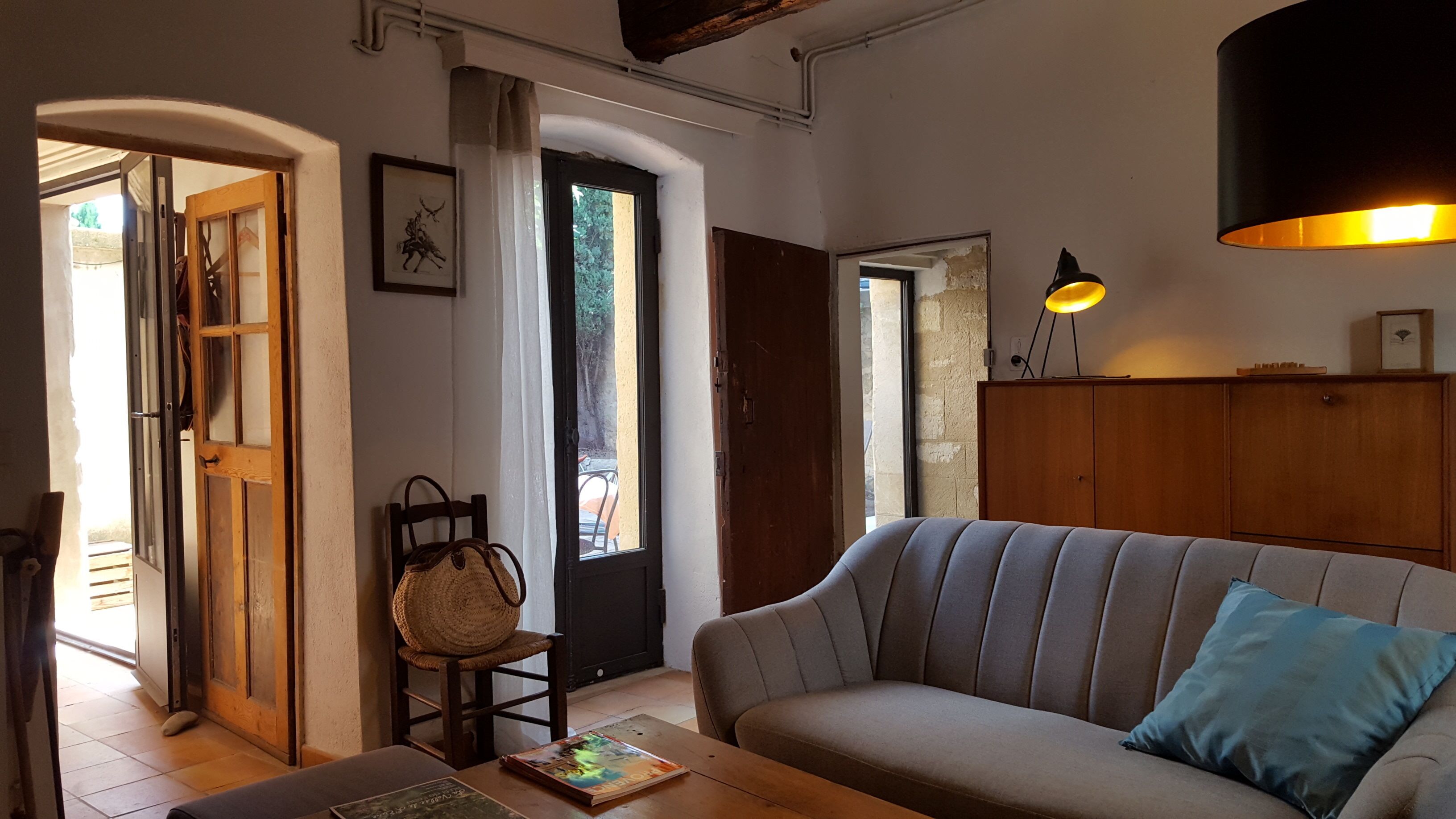 TV, fireplace, DVD player, books