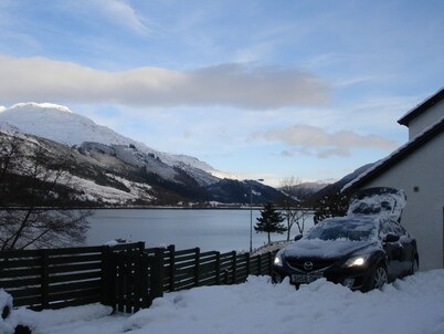 Lochside Cottage with Panoramic views of Loch Long and the Arrochar Alps