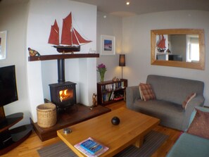Smart TV, fireplace, Netflix, DVD player